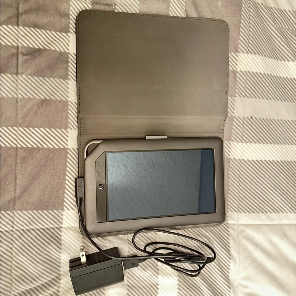 Nook Black eBook Reader with Rugged Case and Charger
